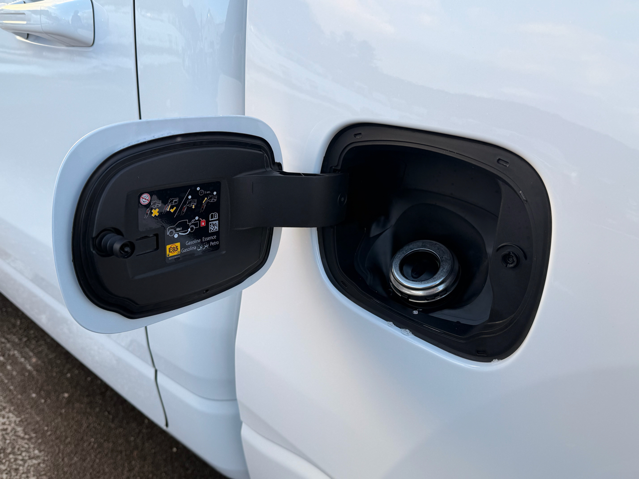 RAM 1500 Sport Crew Cab 4WD 2025