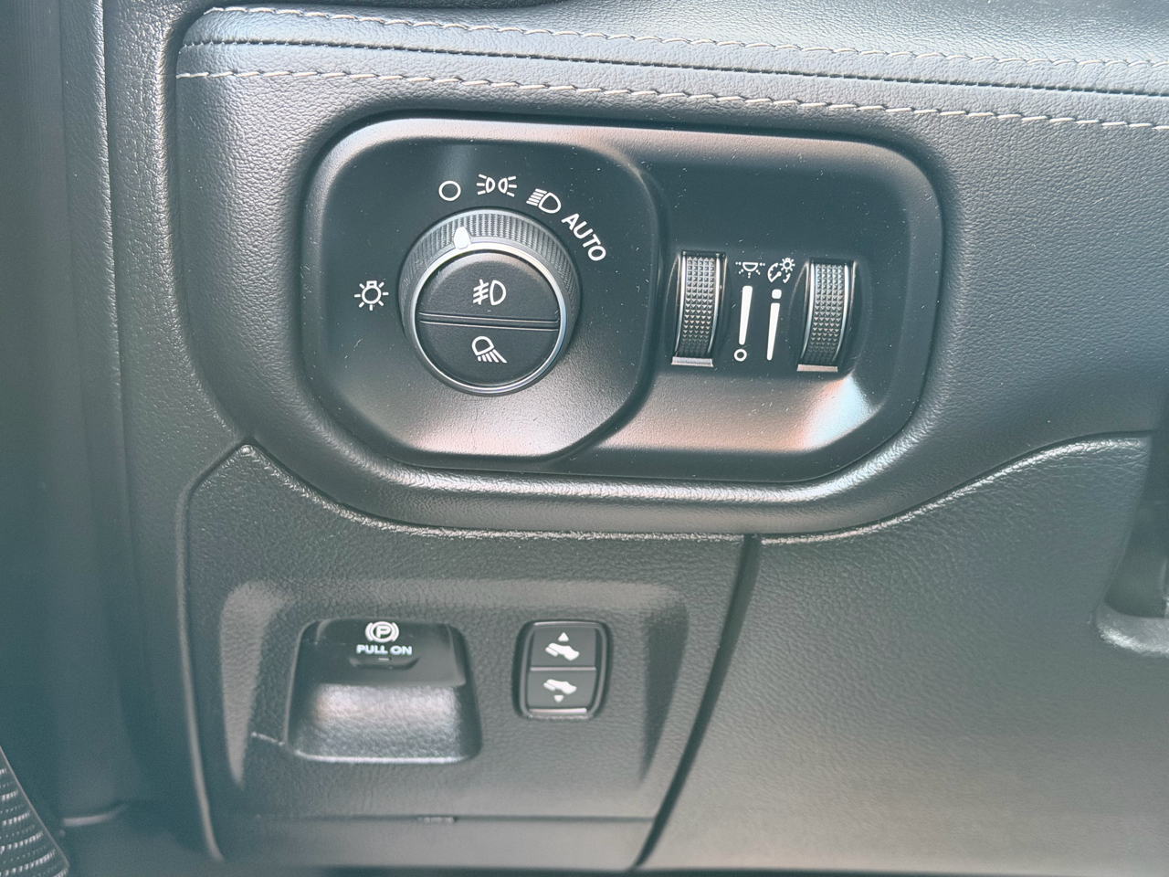 RAM 1500 Limited Crew Cab SWB 4WD 2024