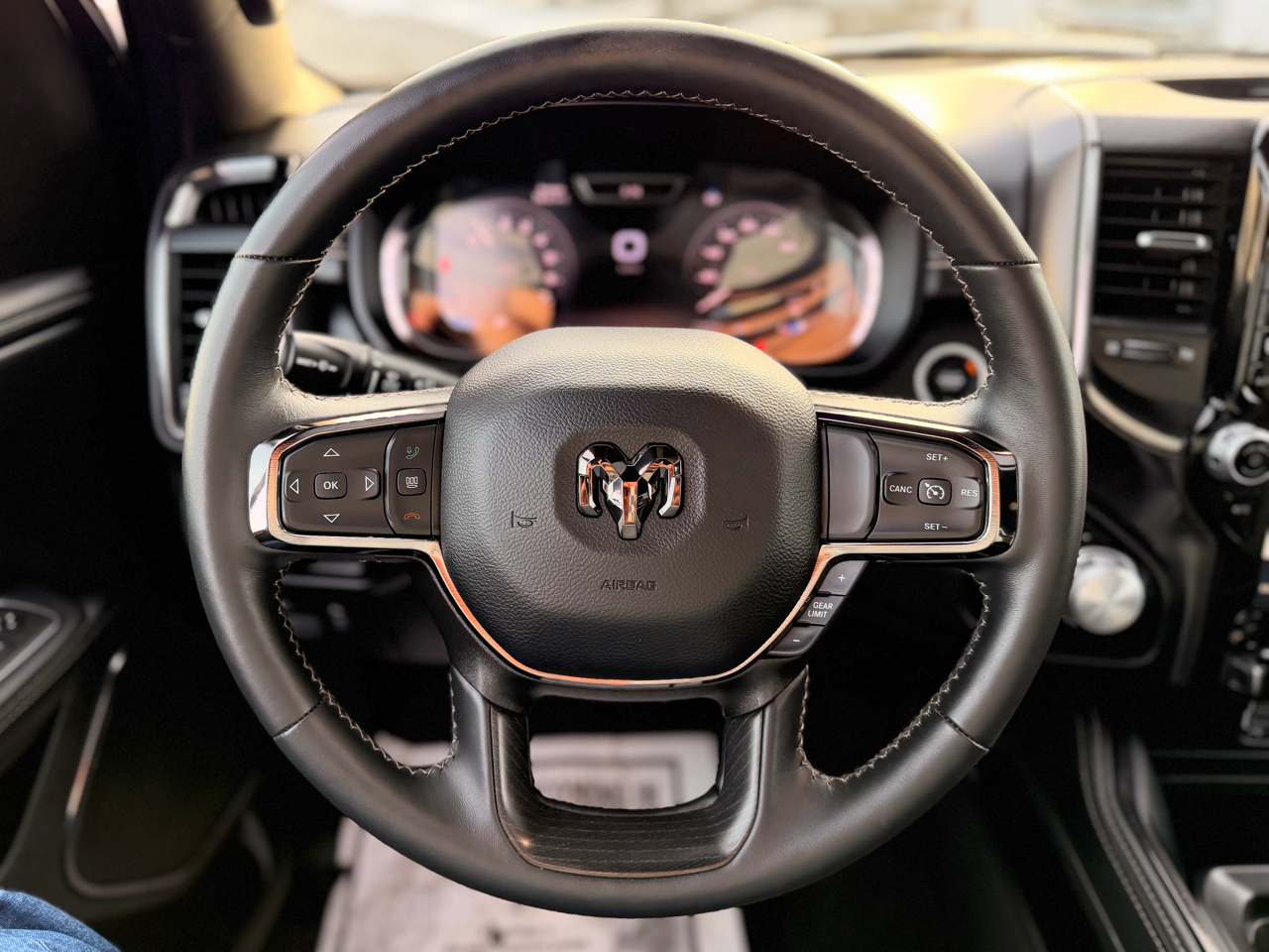 RAM 1500 Limited Crew Cab SWB 4WD 2024