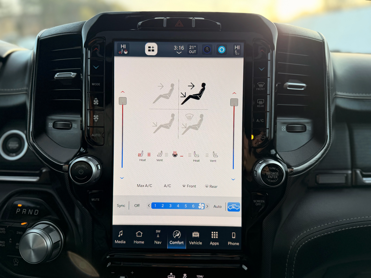 RAM 1500 Limited Crew Cab SWB 4WD 2024