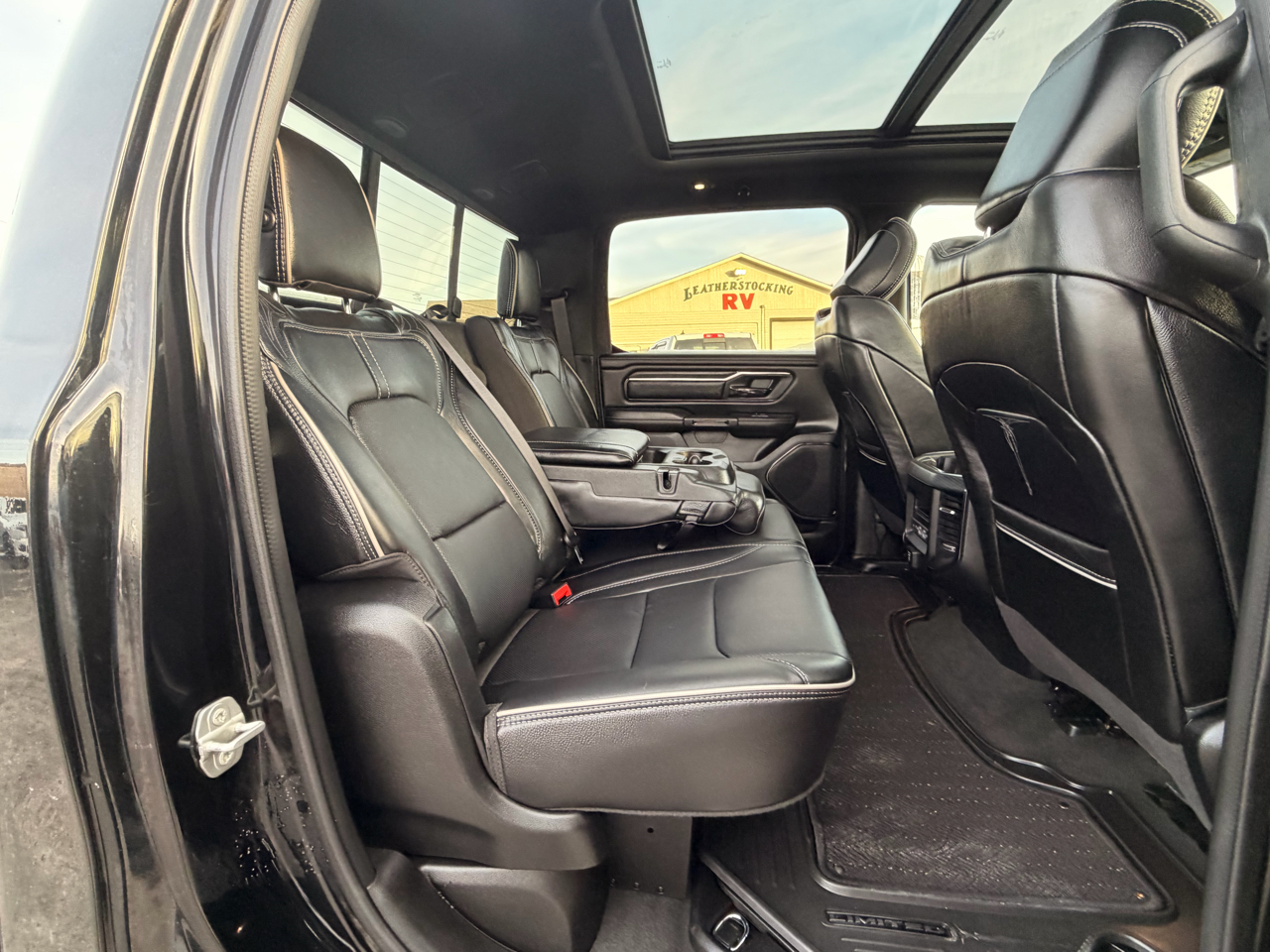 RAM 1500 Limited Crew Cab SWB 4WD 2024