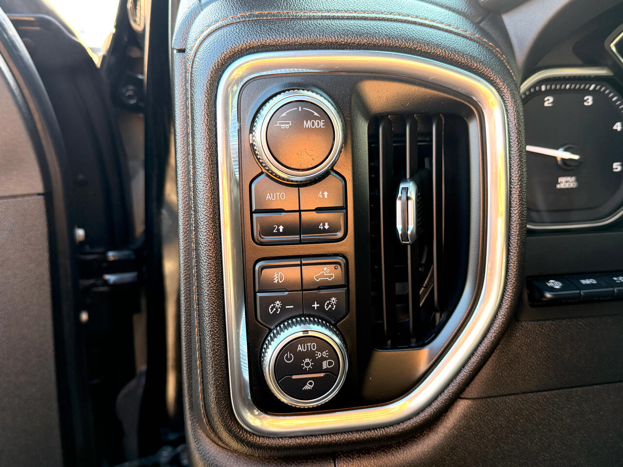 GMC Sierra 2500HD AT4 Crew Cab 4WD 2023