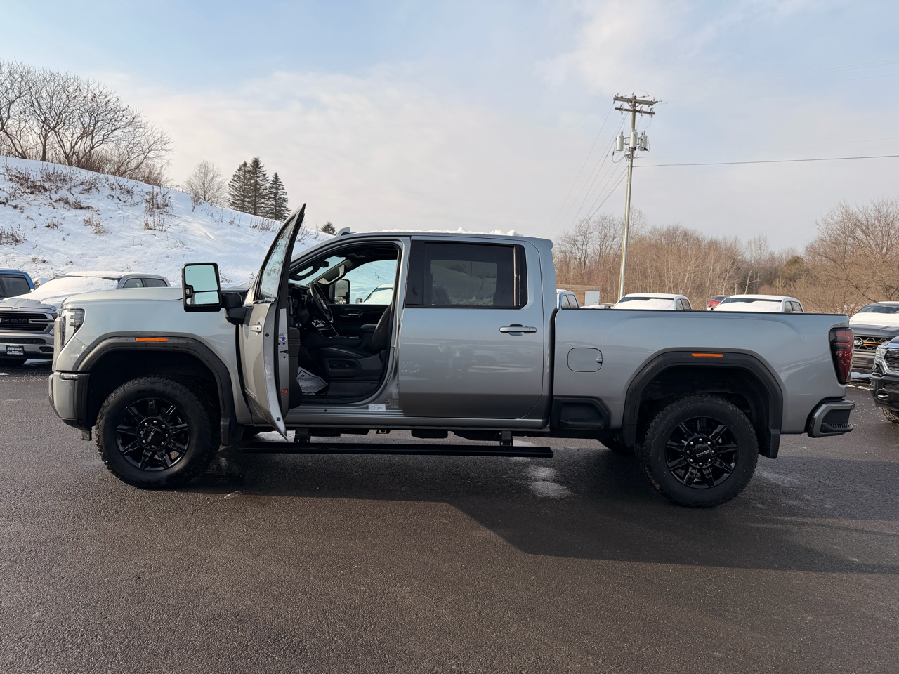 GMC Sierra 2500HD AT4 Crew Cab 4WD 2024