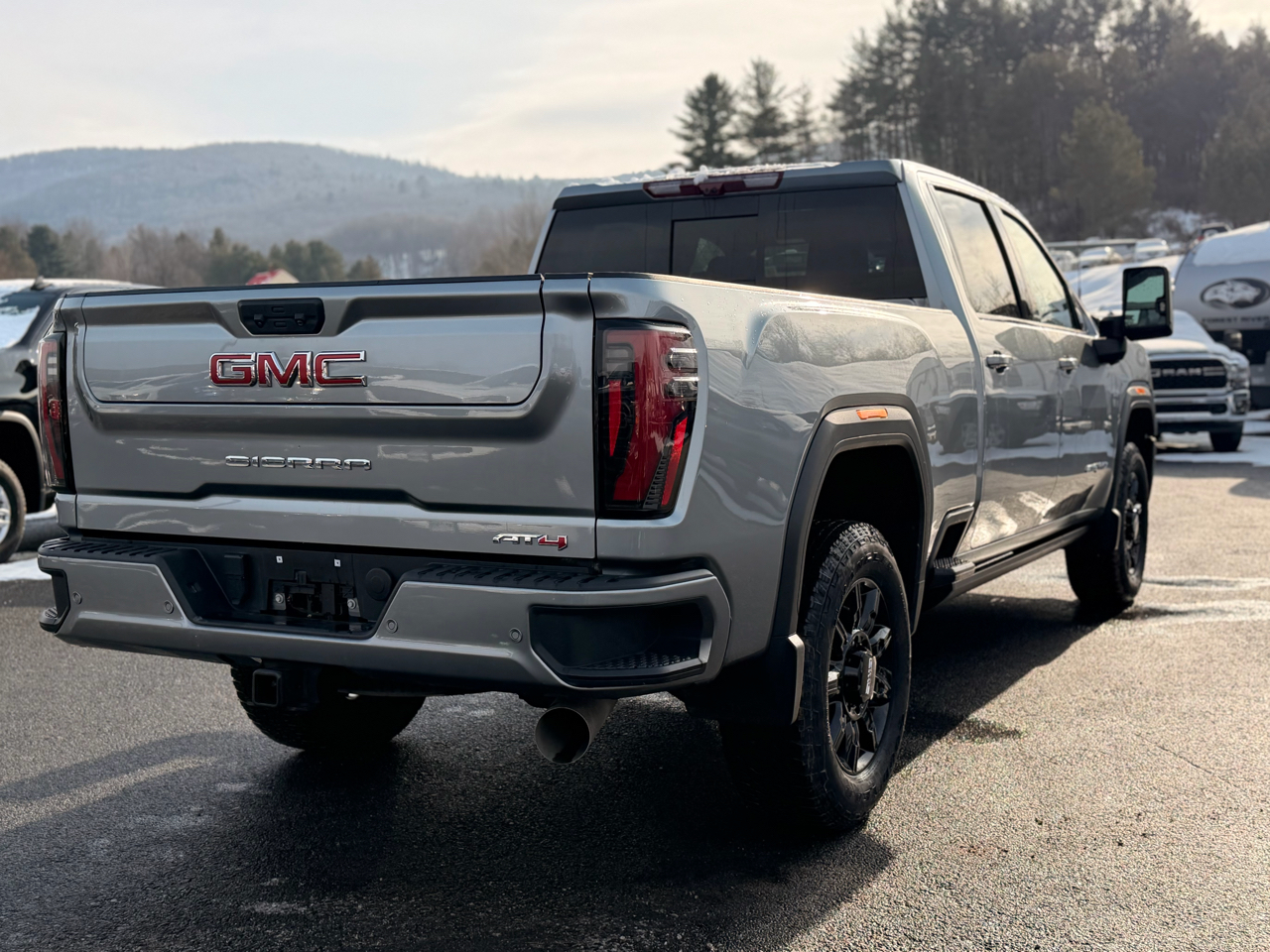 GMC Sierra 2500HD AT4 Crew Cab 4WD 2024