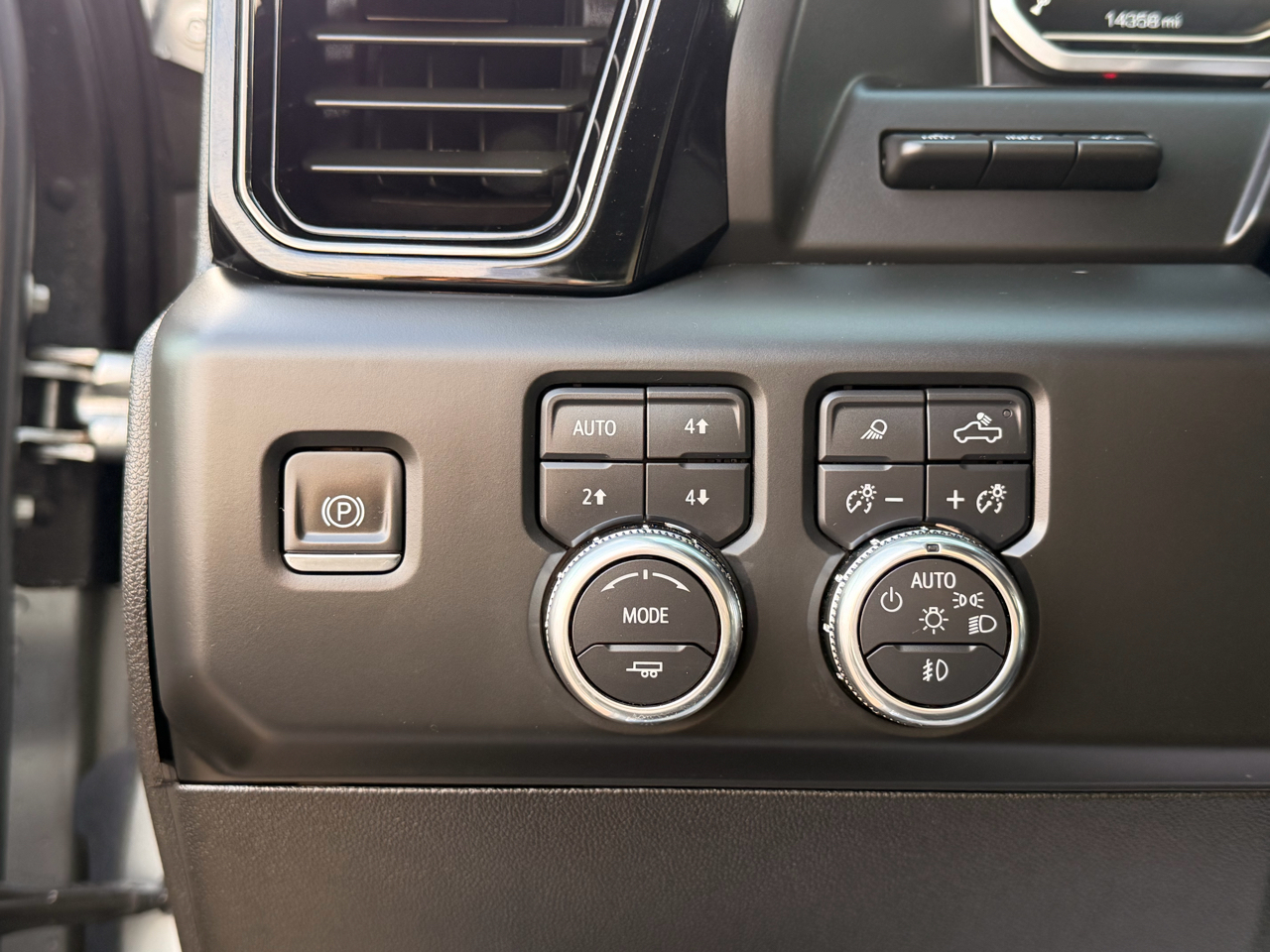 GMC Sierra 2500HD AT4 Crew Cab 4WD 2024