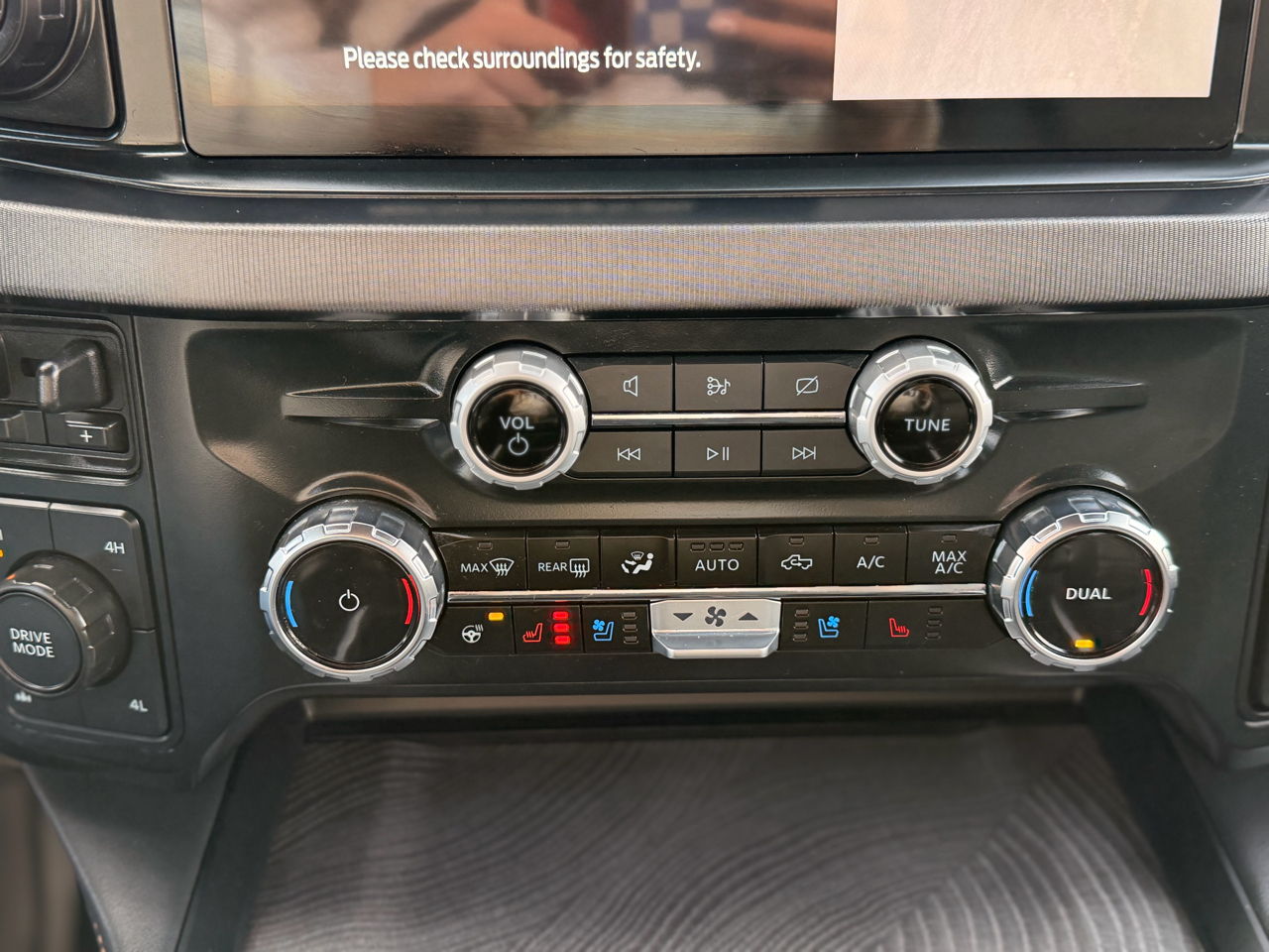 Ford F-250 SD Platinum Crew Cab 4WD 2023