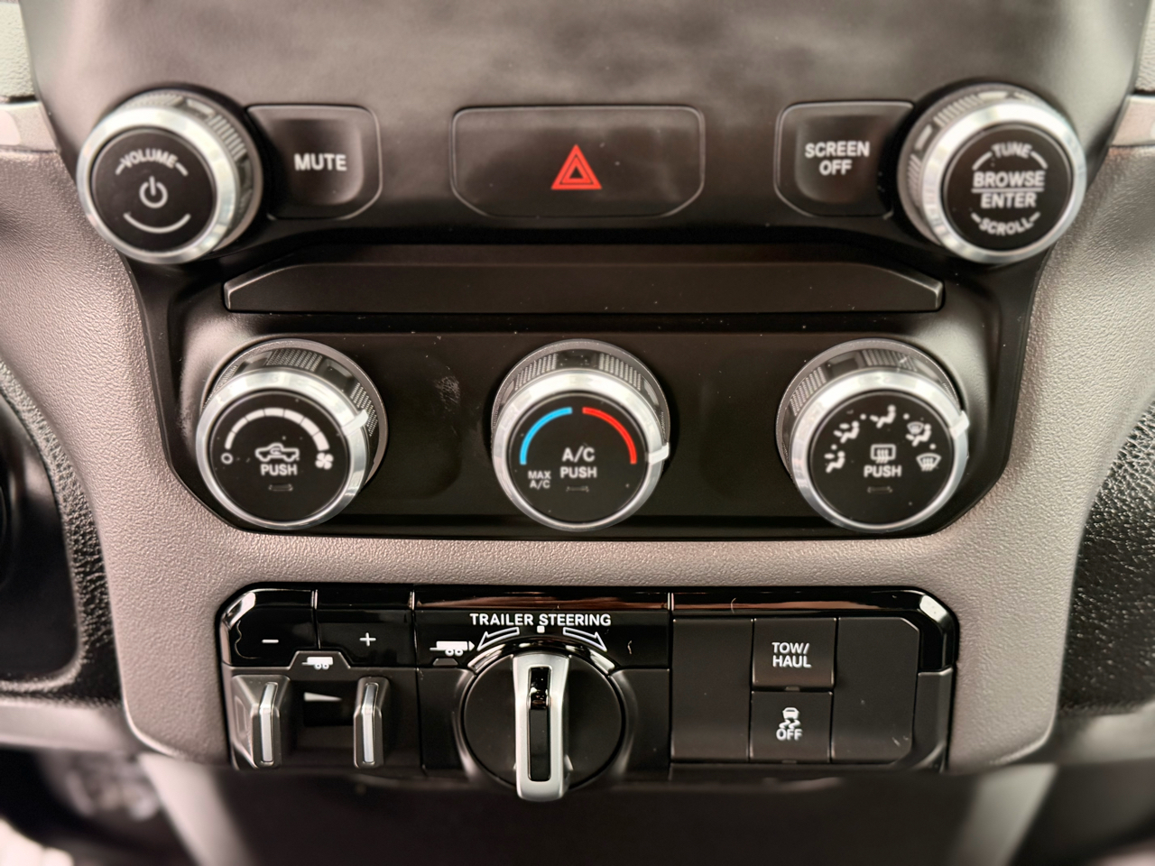 RAM 1500 Big Horn Quad Cab 4WD 2022