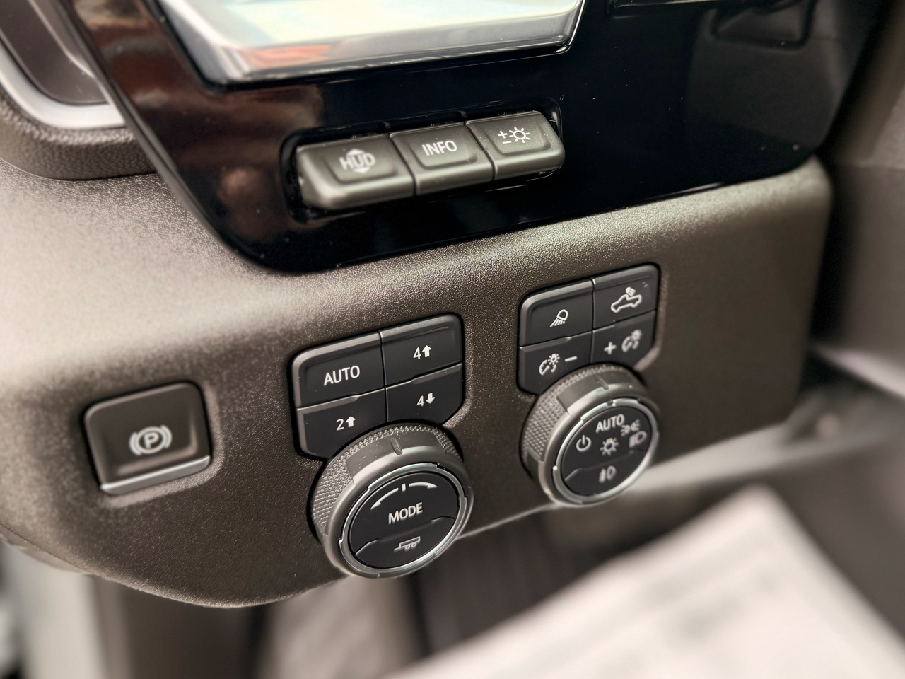 Chevrolet Silverado 2500HD LTZ Crew Cab 4WD 2024