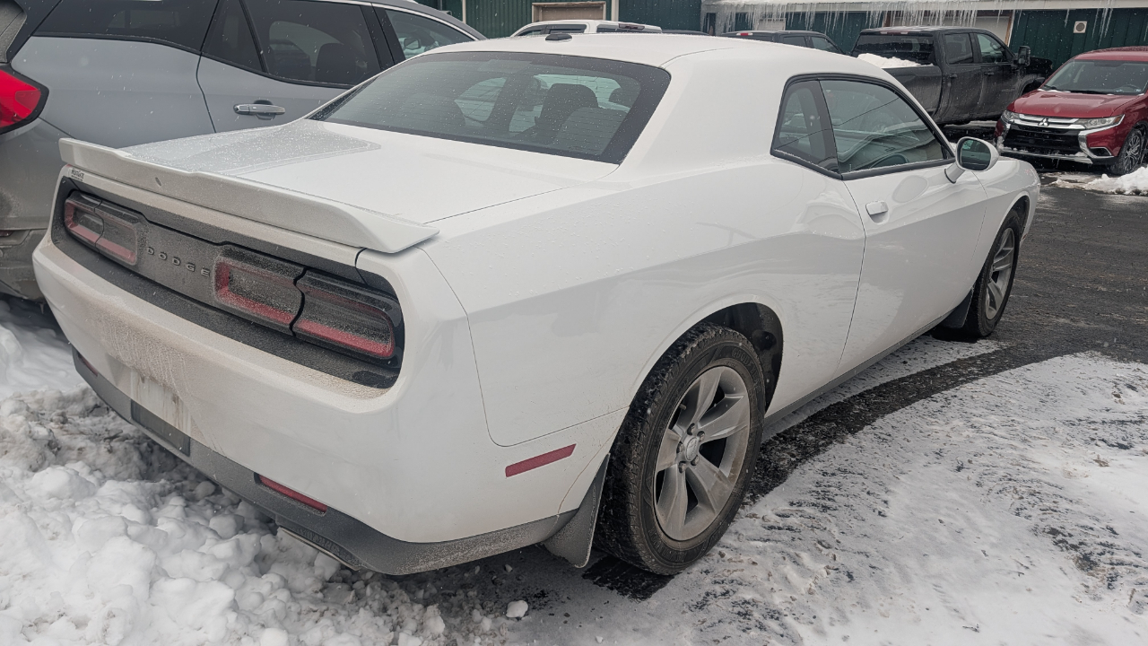 Dodge Challenger SXT RWD 2019