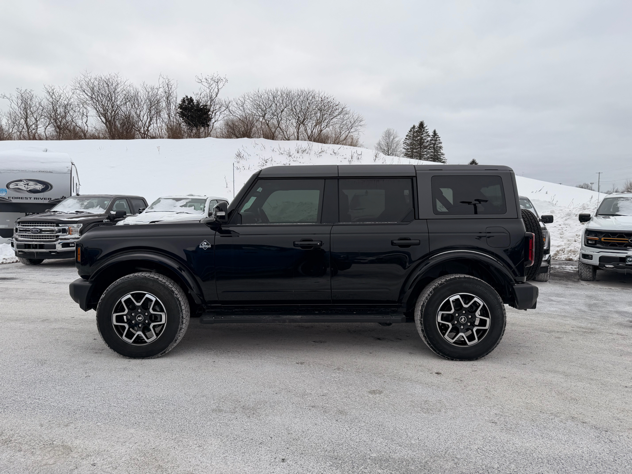 Ford Bronco Outer Banks 4-Door 2024