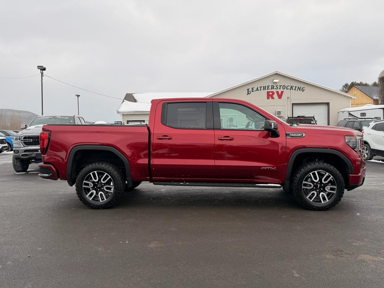 GMC Sierra 1500 AT4 Crew Cab 4WD 2024