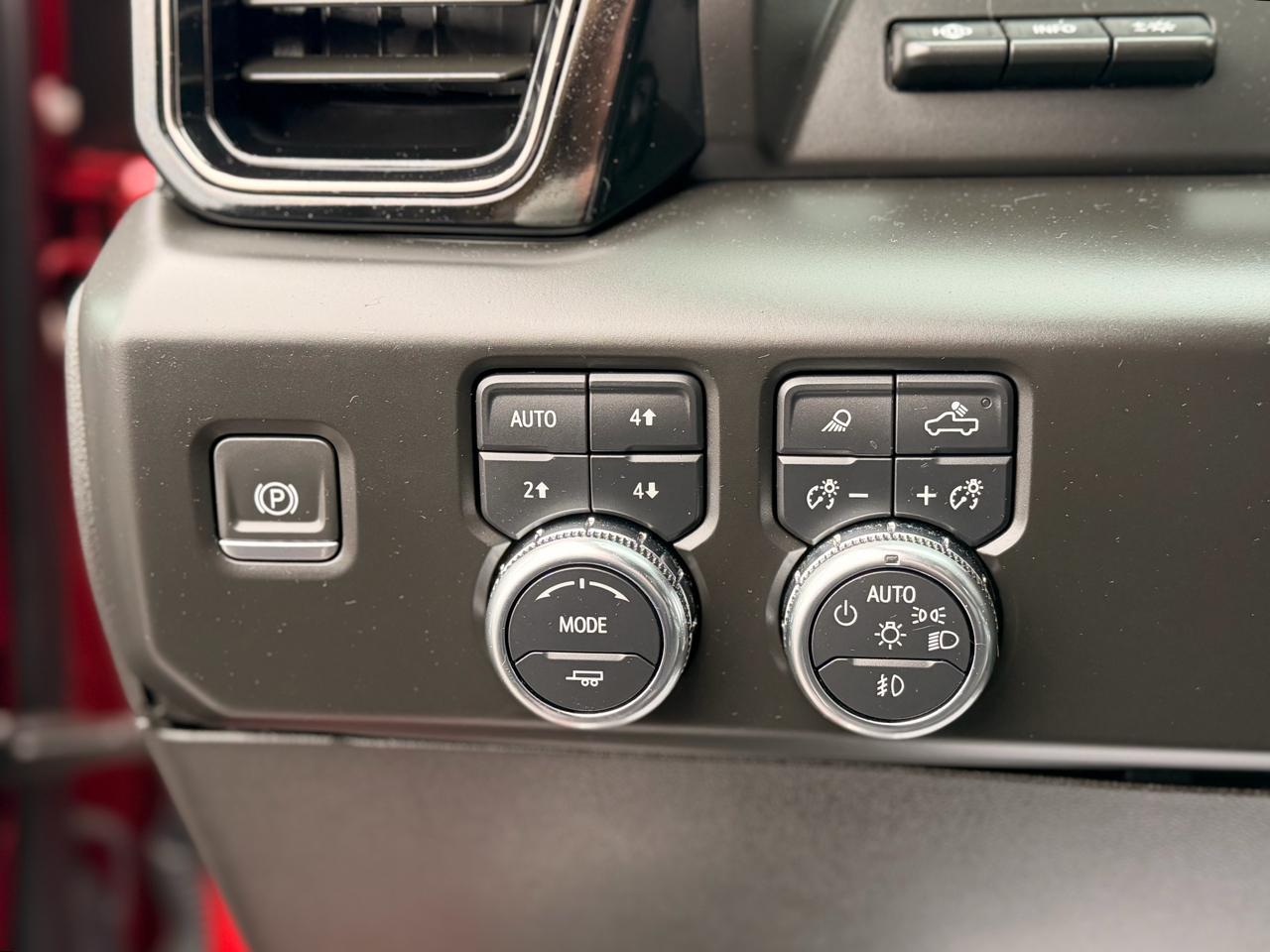 GMC Sierra 1500 AT4 Crew Cab 4WD 2024