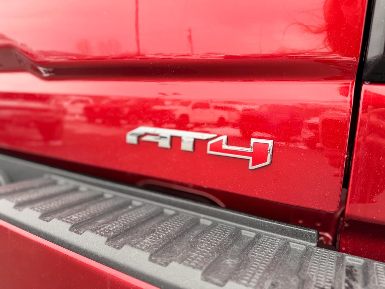 GMC Sierra 1500 AT4 Crew Cab 4WD 2024