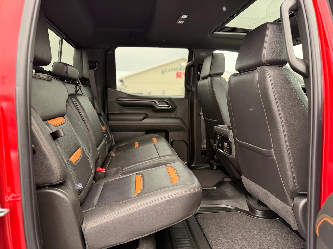 GMC Sierra 1500 AT4 Crew Cab 4WD 2024