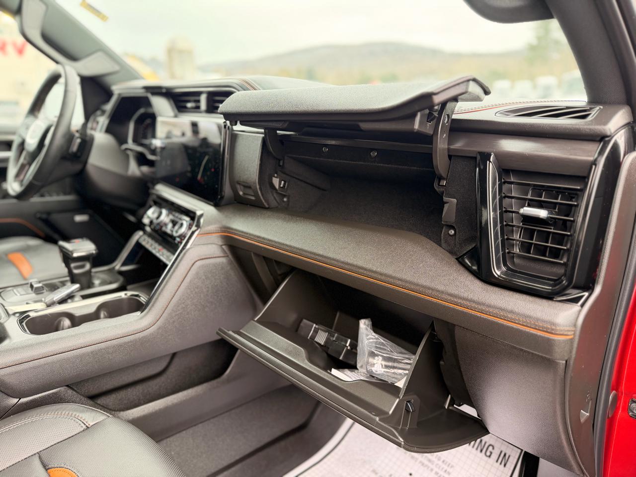 GMC Sierra 1500 AT4 Crew Cab 4WD 2024