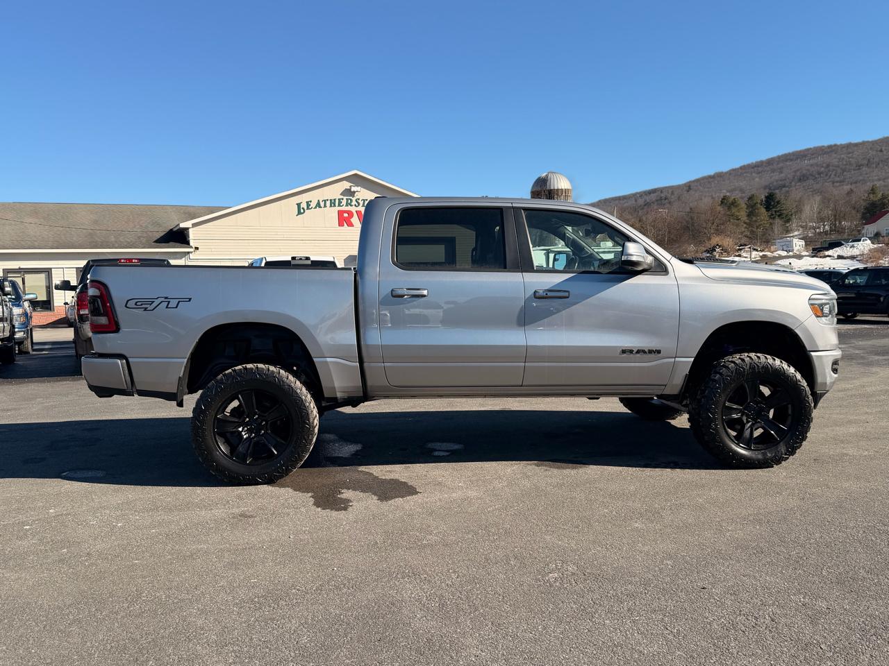 RAM 1500 Sport Crew Cab SB 4WD 2022