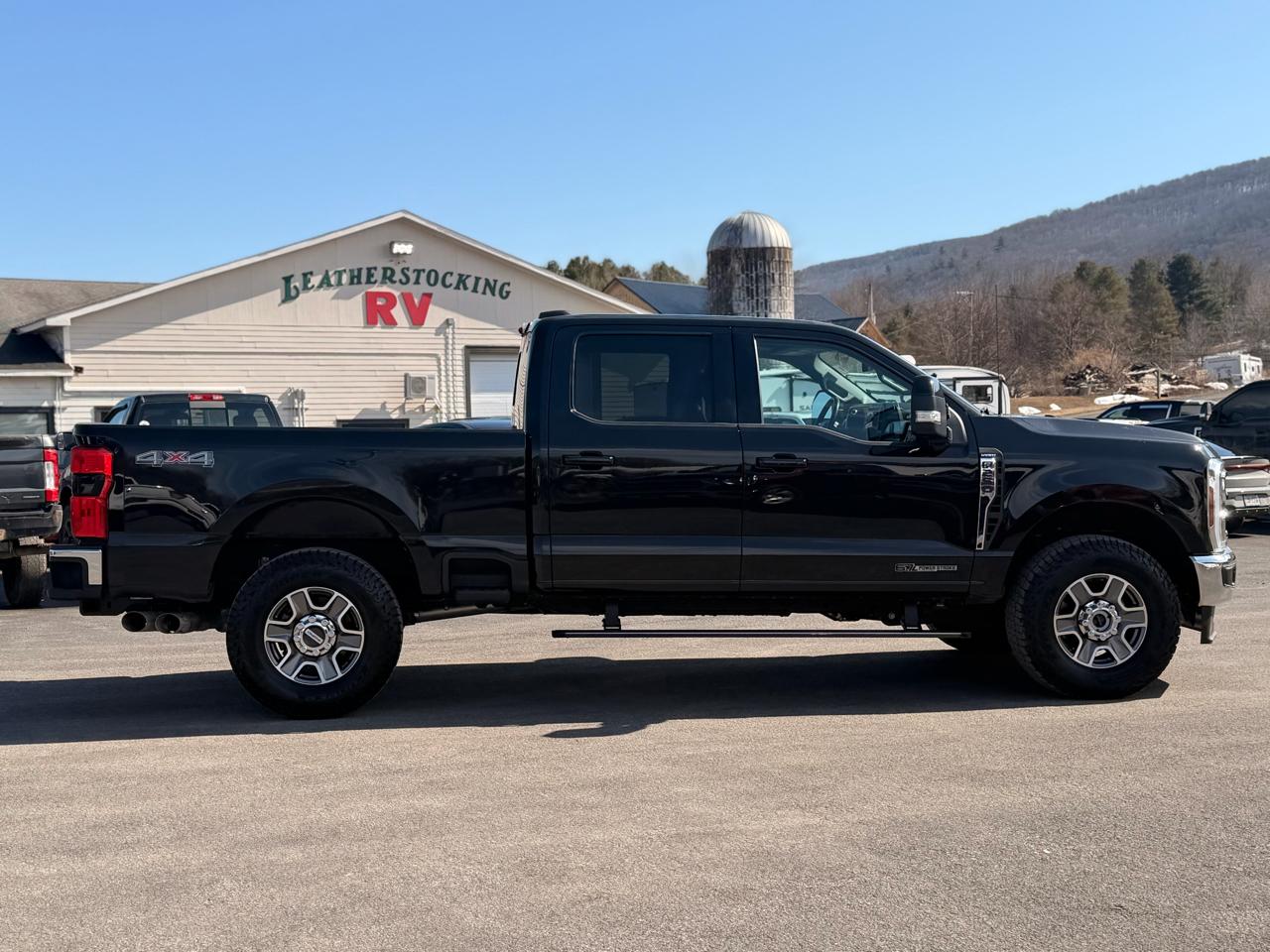 Ford F-250 SD Lariat Crew Cab 4WD 2024