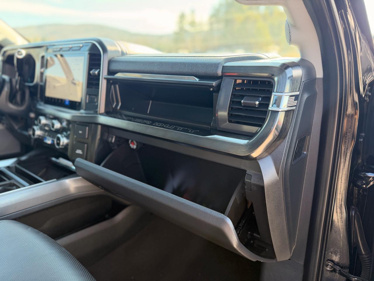 Ford F-250 SD Lariat Crew Cab 4WD 2024