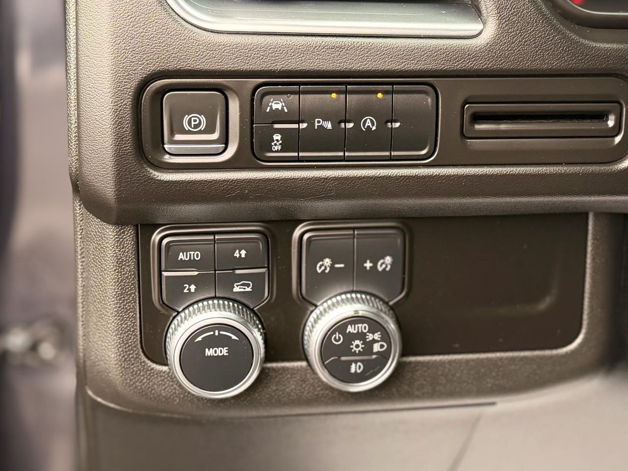 GMC Yukon SLE 4WD 2023