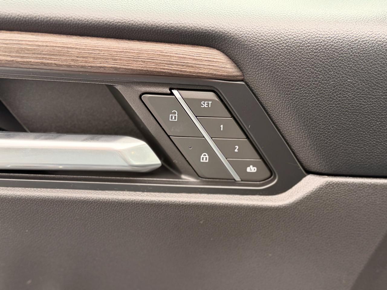 GMC Acadia Denali AWD 2025