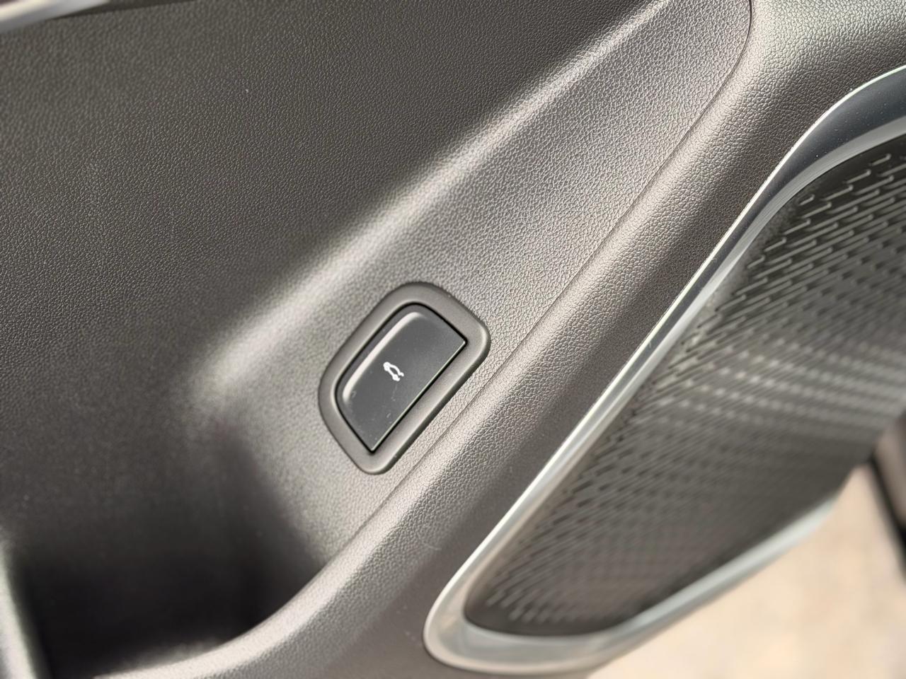 GMC Acadia Denali AWD 2025