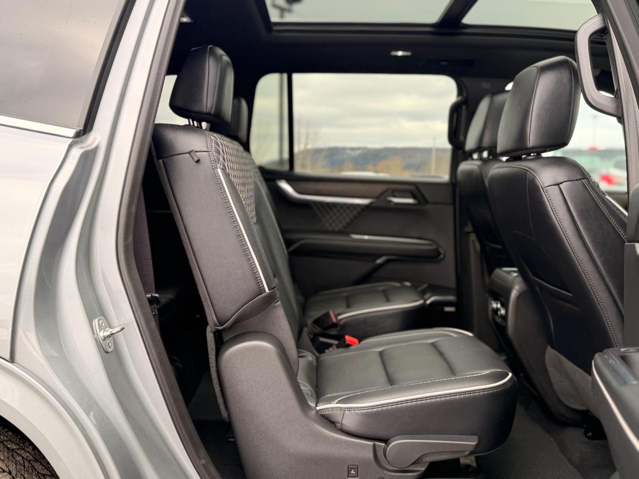 GMC Acadia Denali AWD 2025