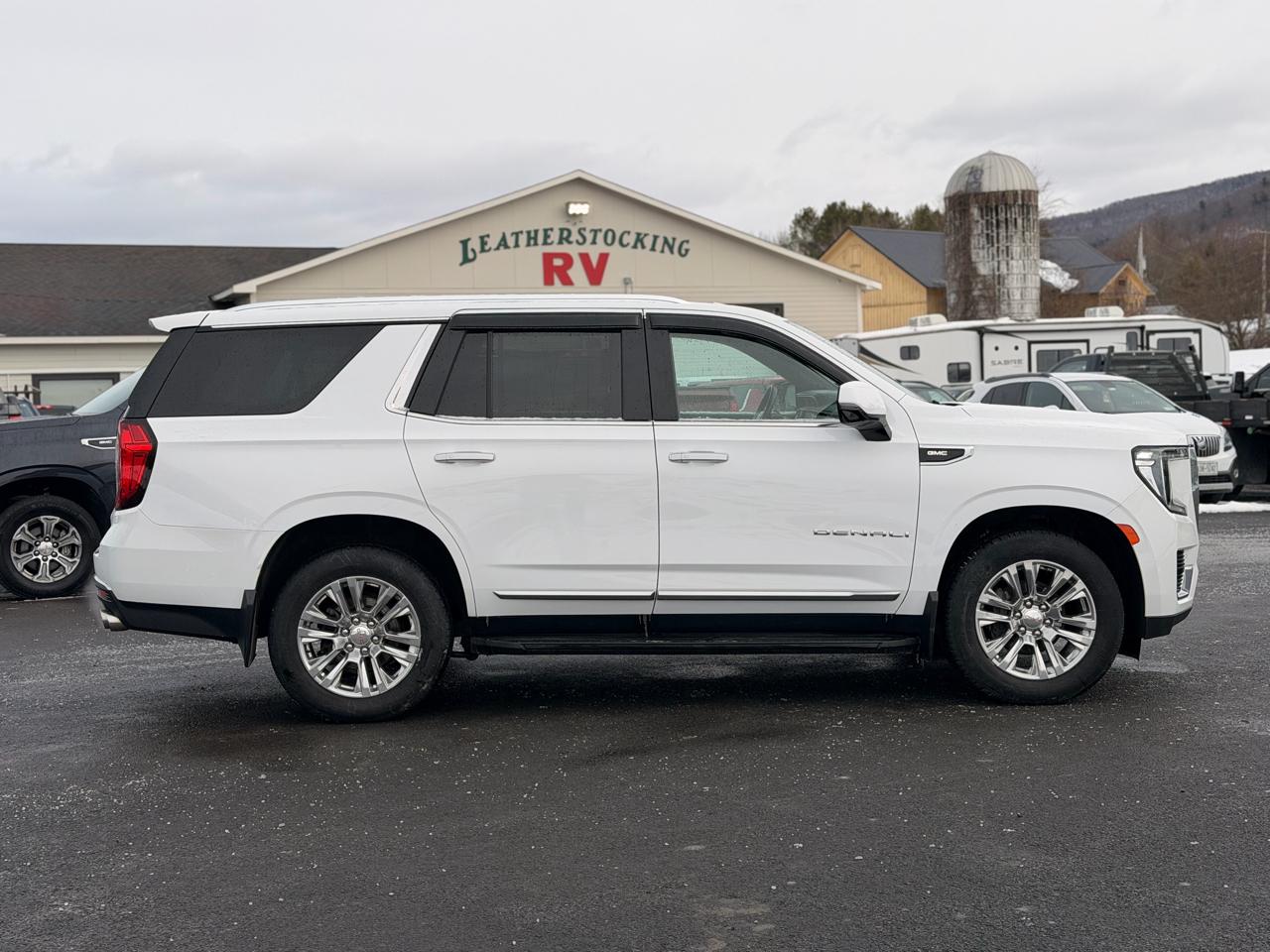GMC Yukon Denali 4WD 2021