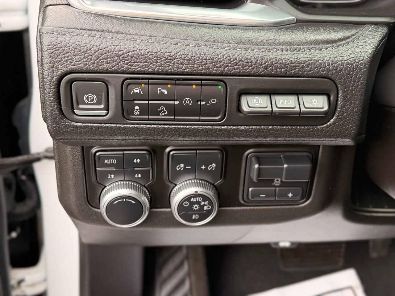 GMC Yukon Denali 4WD 2021