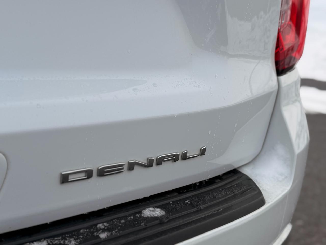 GMC Yukon Denali 4WD 2021