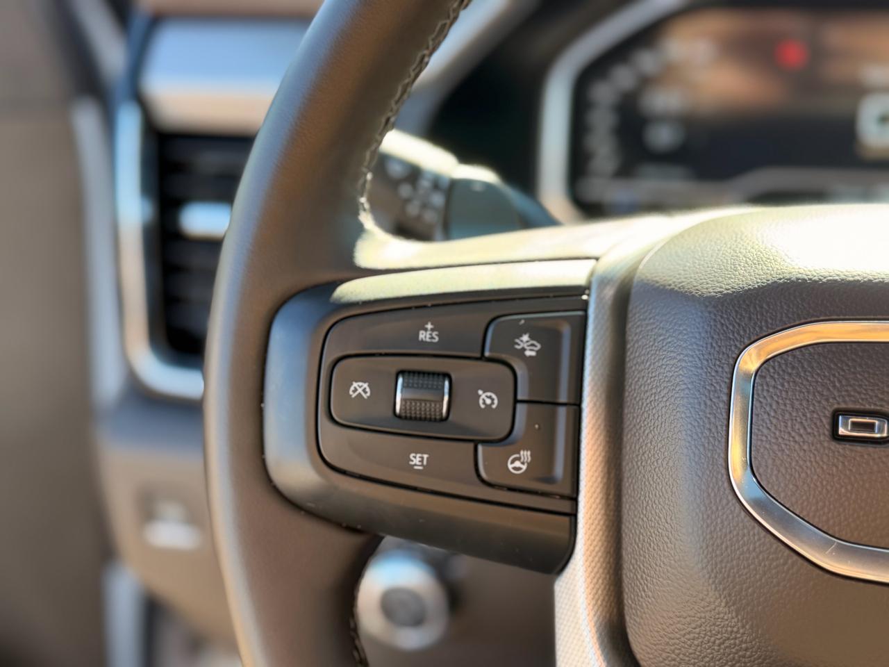 GMC Sierra 1500 Denali Crew Cab 4WD 2024