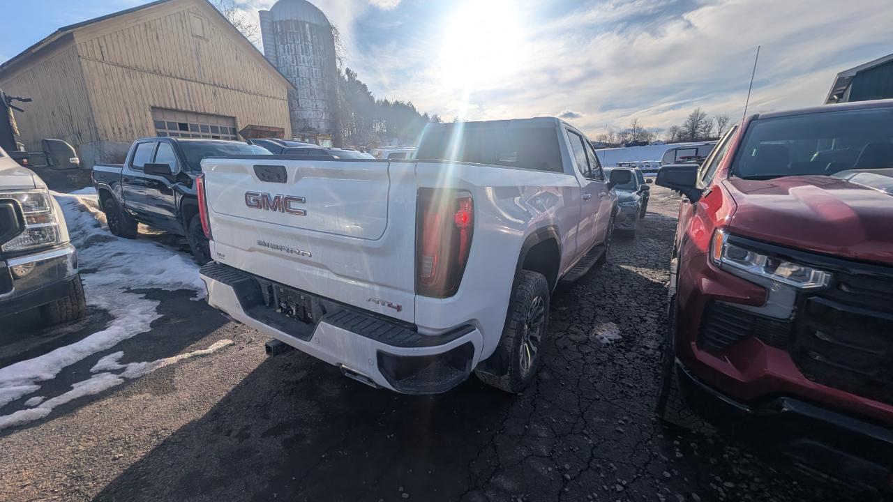 GMC Sierra 1500 AT4 Crew Cab 4WD 2023