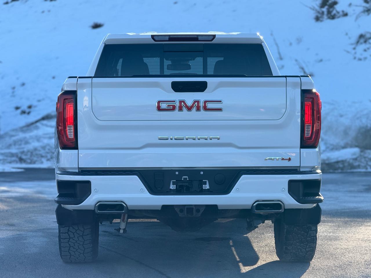 GMC Sierra 1500 AT4 Crew Cab 4WD 2023