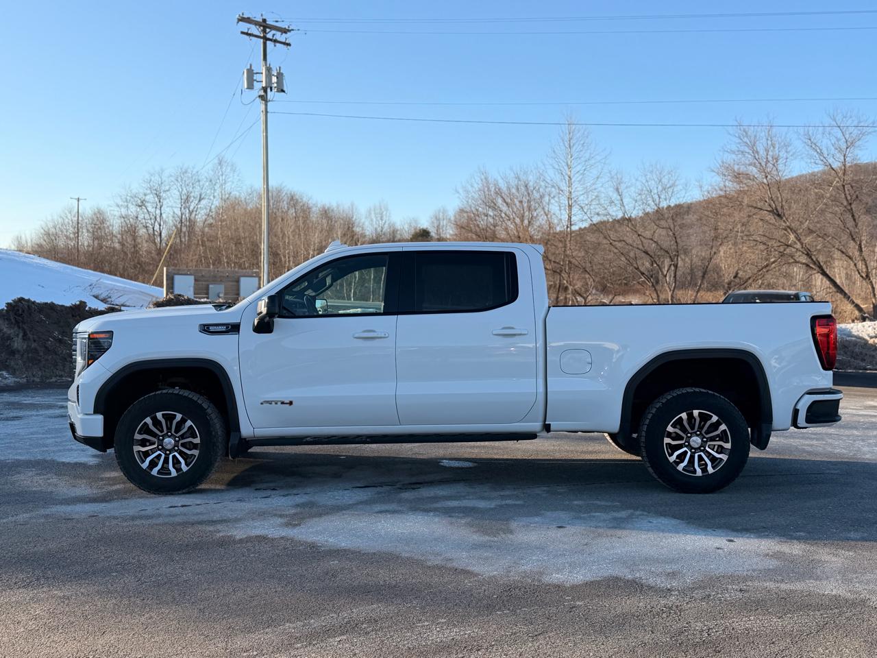 GMC Sierra 1500 AT4 Crew Cab 4WD 2023
