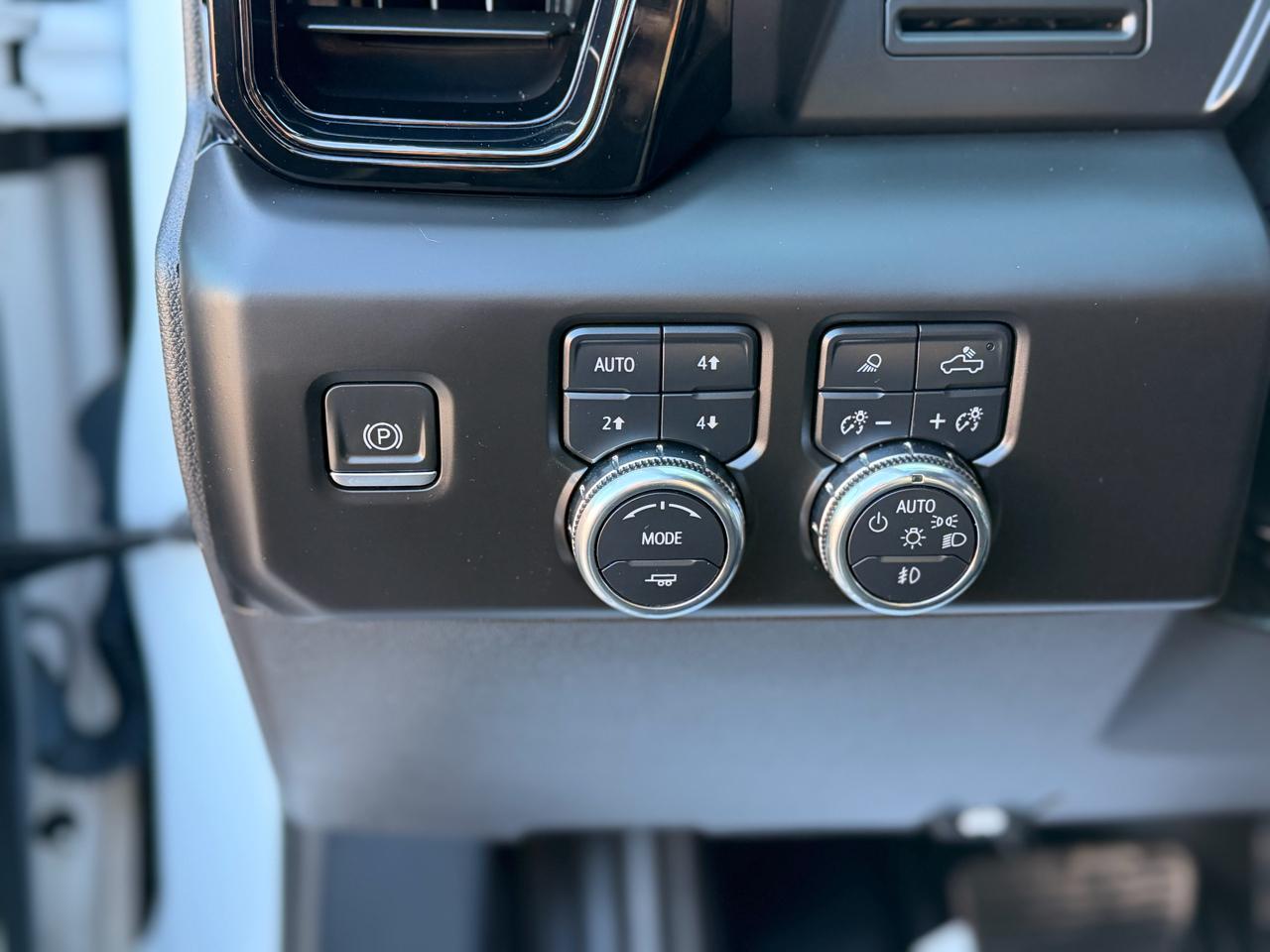 GMC Sierra 1500 AT4 Crew Cab 4WD 2023