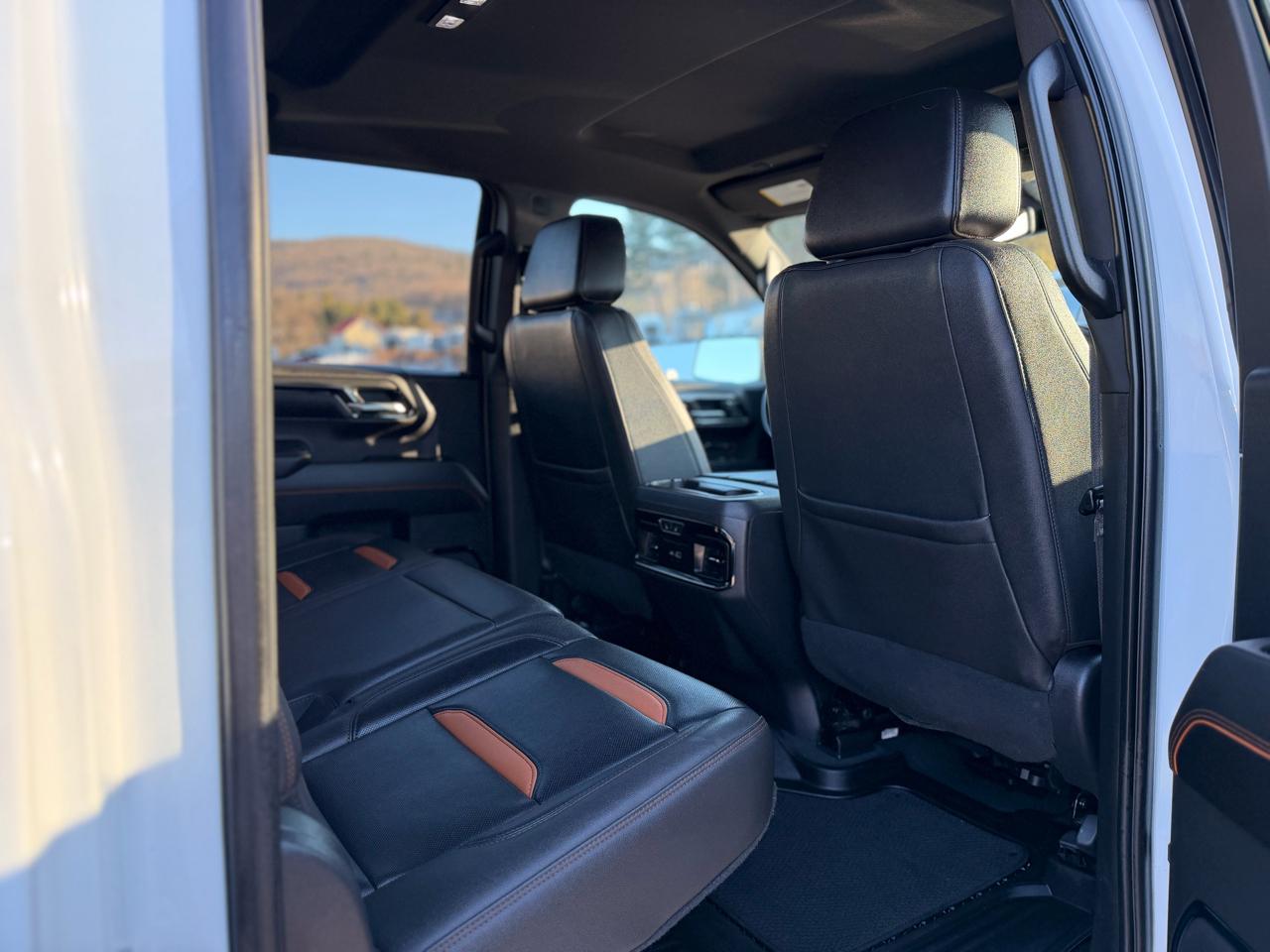 GMC Sierra 1500 AT4 Crew Cab 4WD 2023