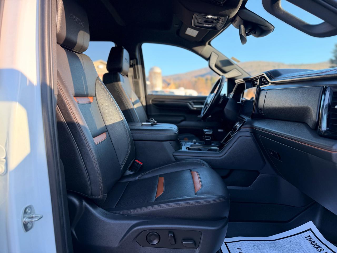 GMC Sierra 1500 AT4 Crew Cab 4WD 2023