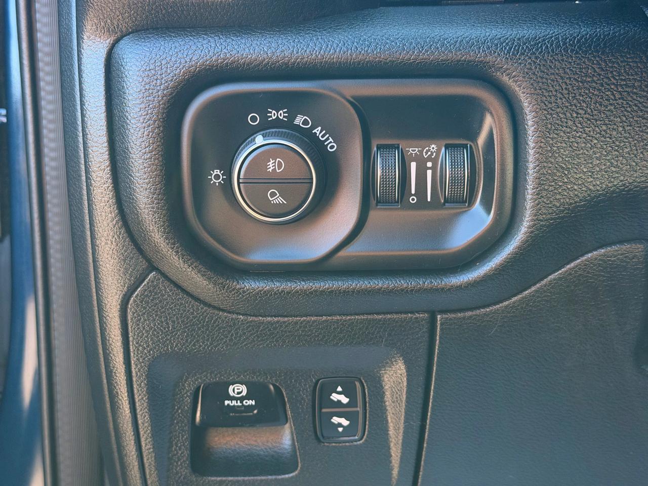 RAM 1500 Laramie Crew Cab SWB 4WD 2023