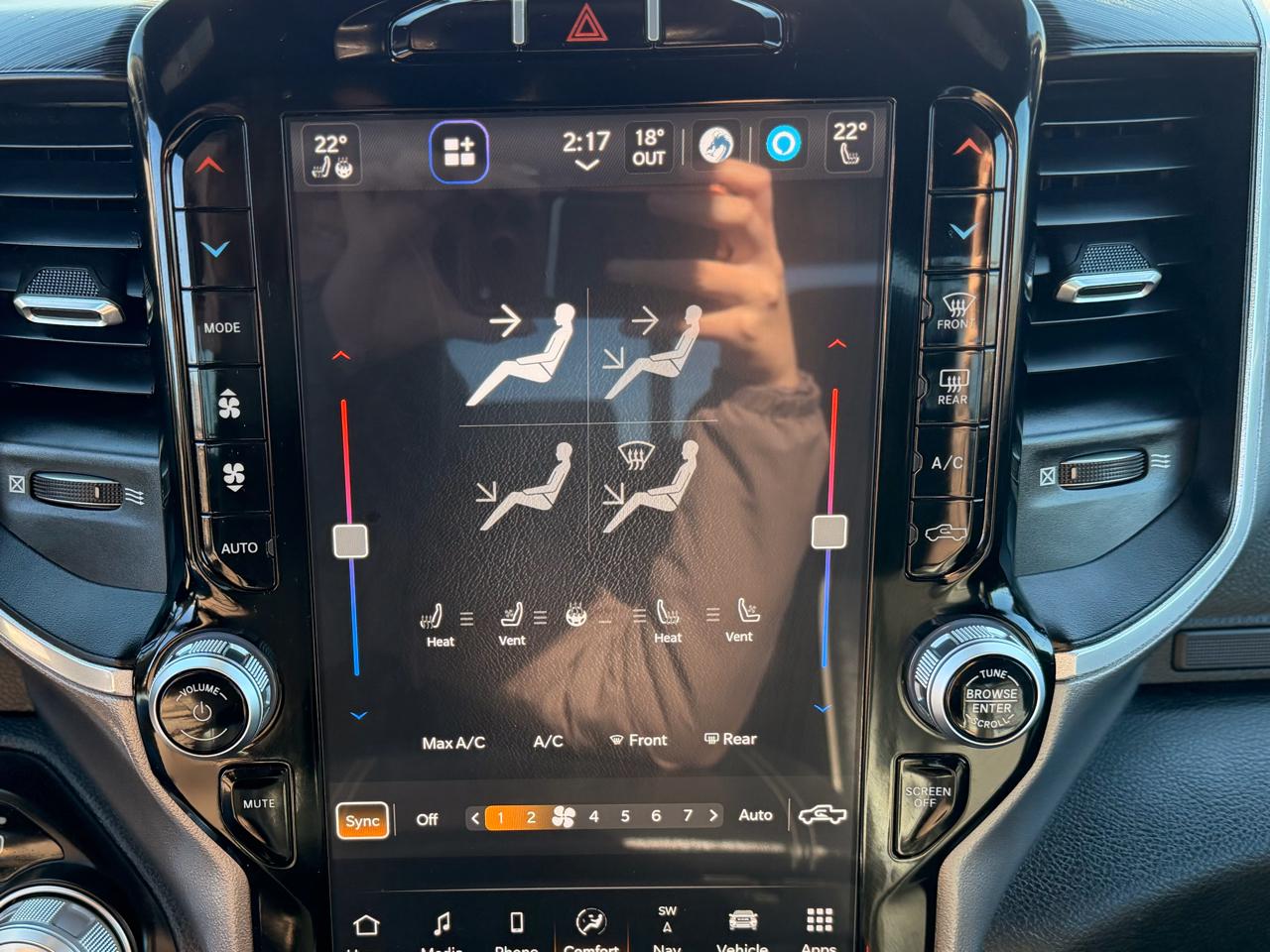 RAM 1500 Laramie Crew Cab SWB 4WD 2023