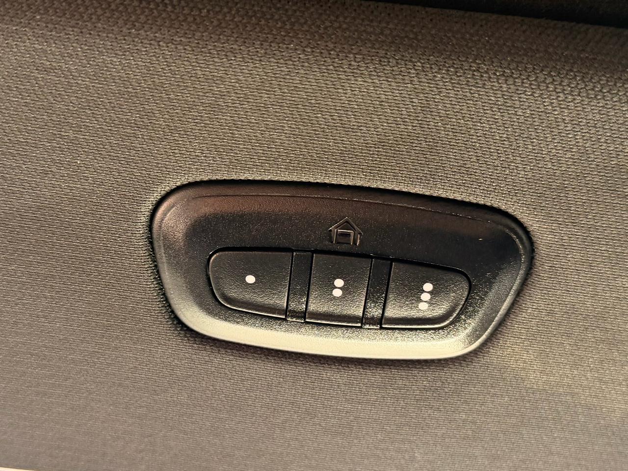 RAM 1500 Laramie Crew Cab SWB 4WD 2023