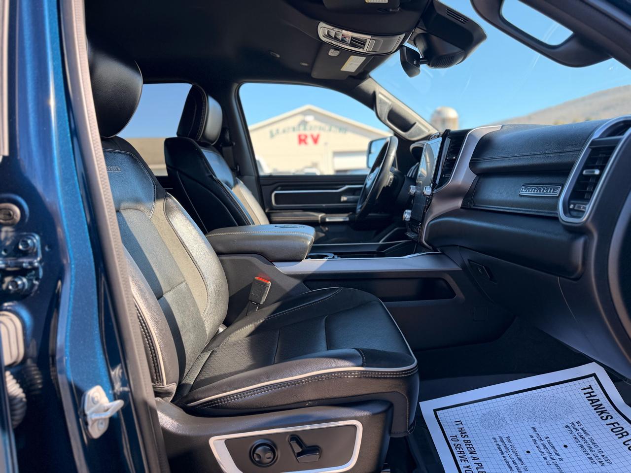 RAM 1500 Laramie Crew Cab SWB 4WD 2023