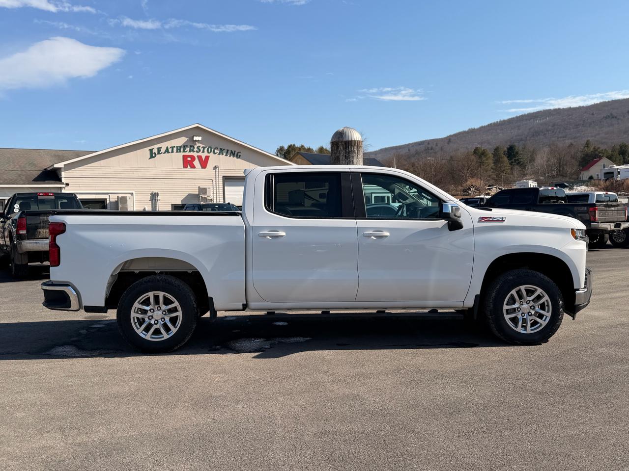 Chevrolet Silverado 1500 LT Crew Cab 4WD 2021
