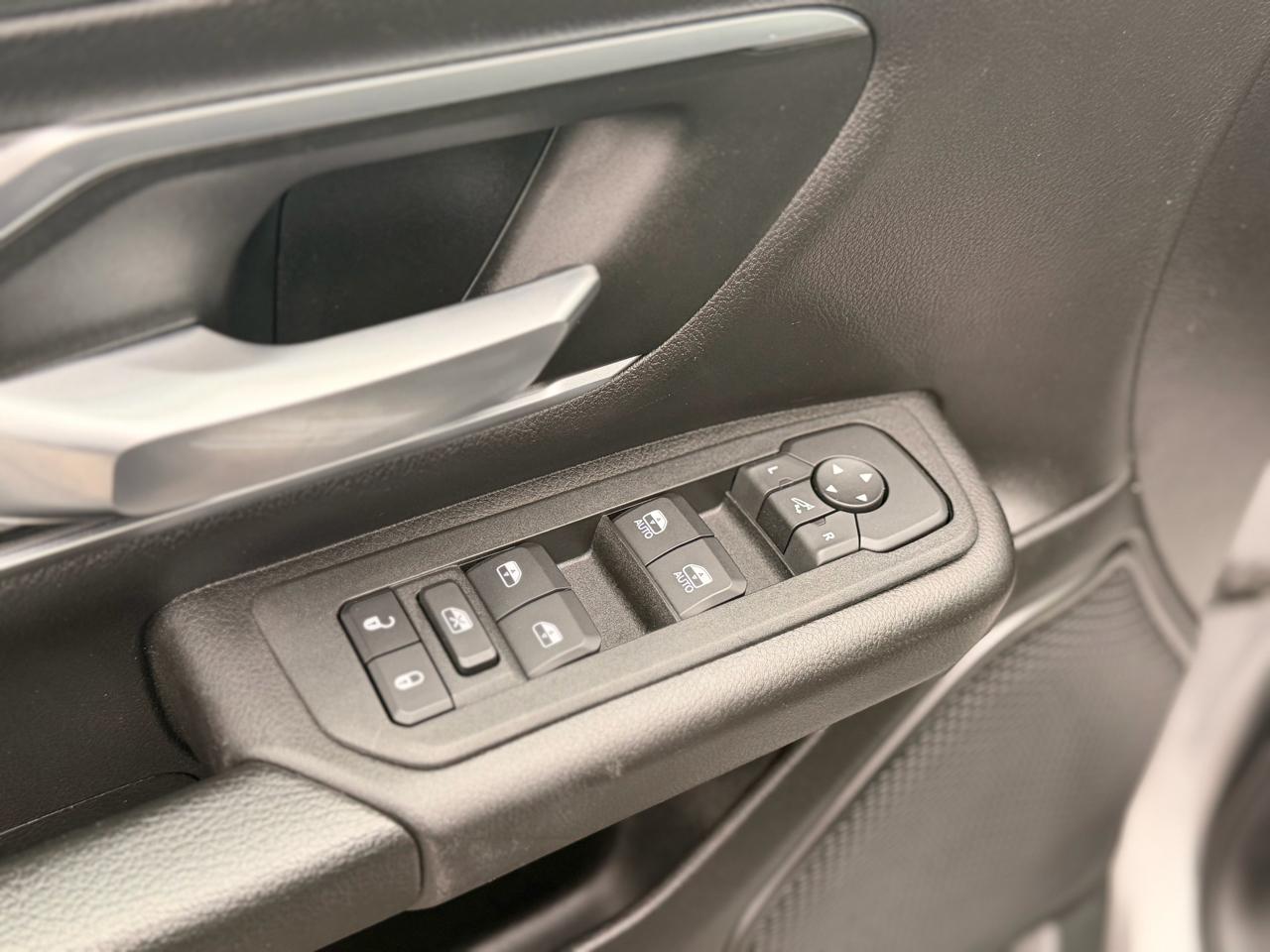 RAM 1500 Big Horn Crew Cab SWB 4WD 2025