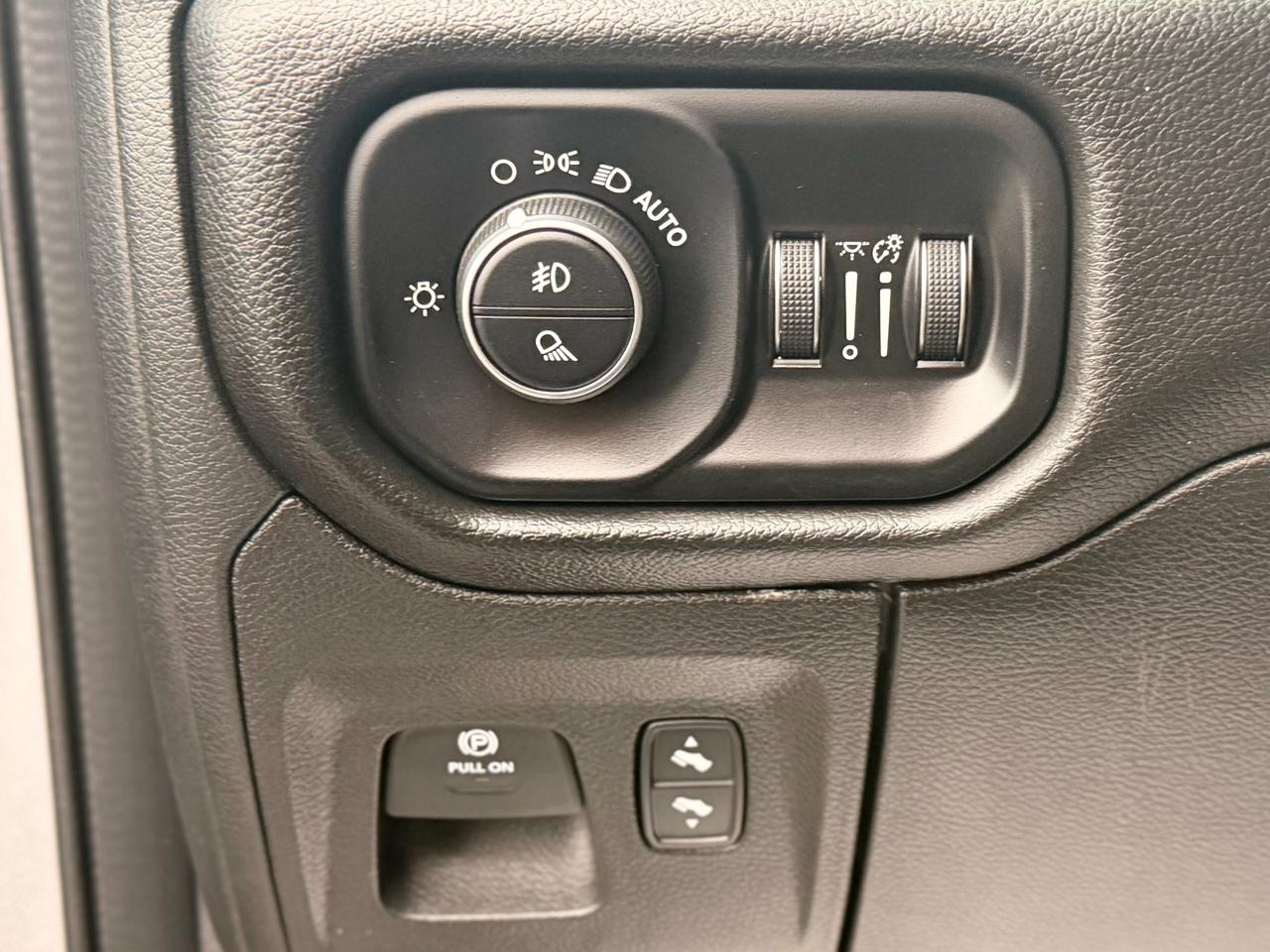 RAM 1500 Big Horn Crew Cab SWB 4WD 2025