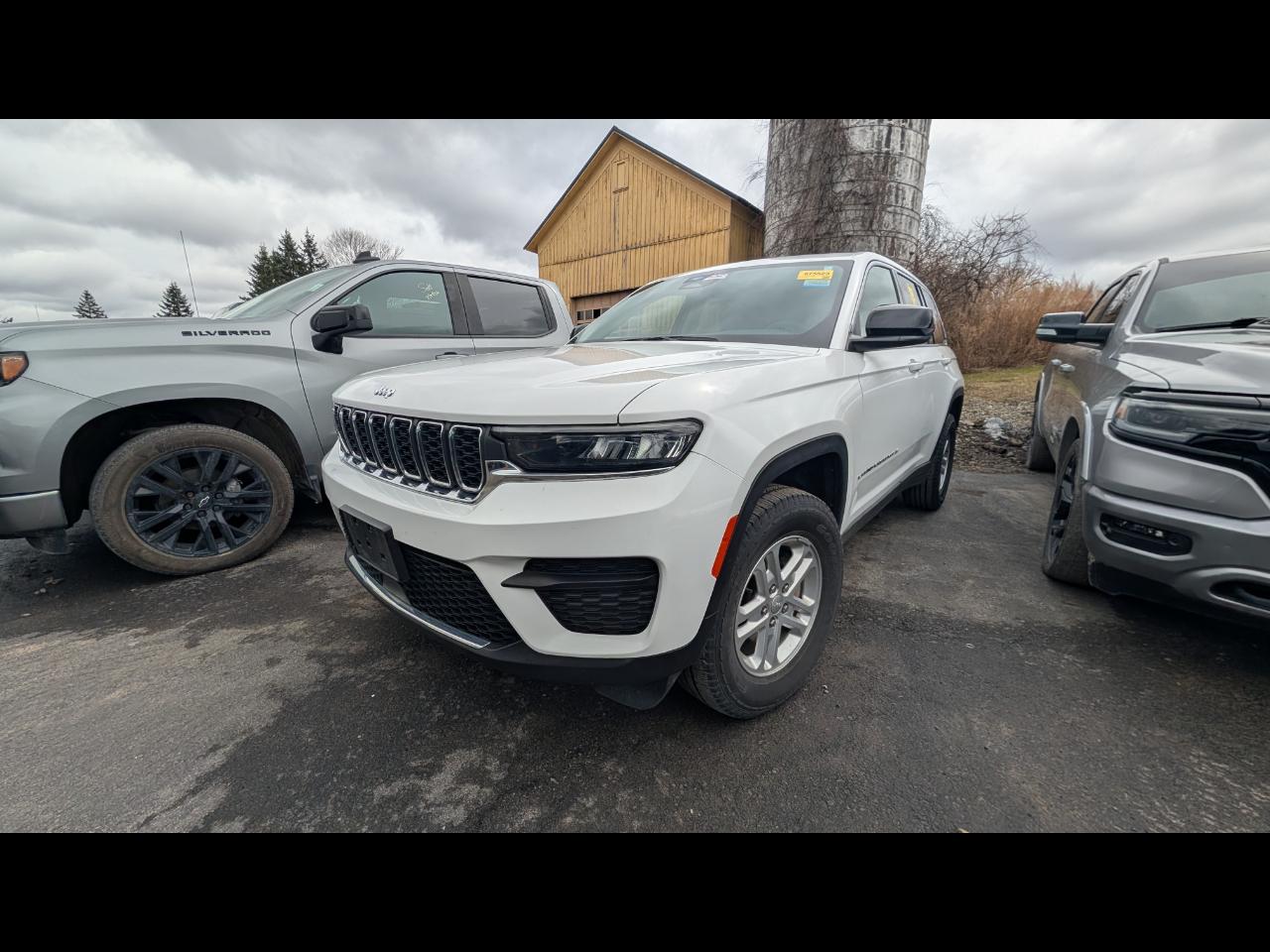 Jeep Grand Cherokee Laredo 4WD 2023