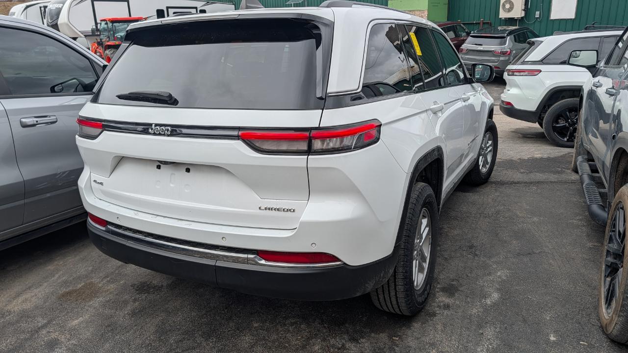 Jeep Grand Cherokee Laredo 4WD 2023