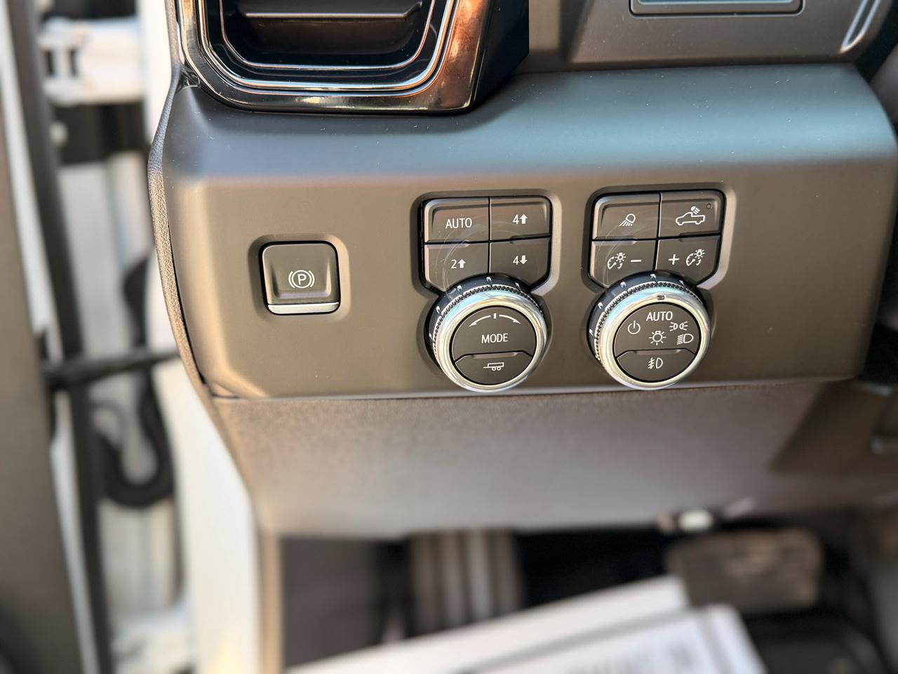 GMC Sierra 2500HD AT4 Crew Cab 4WD 2025