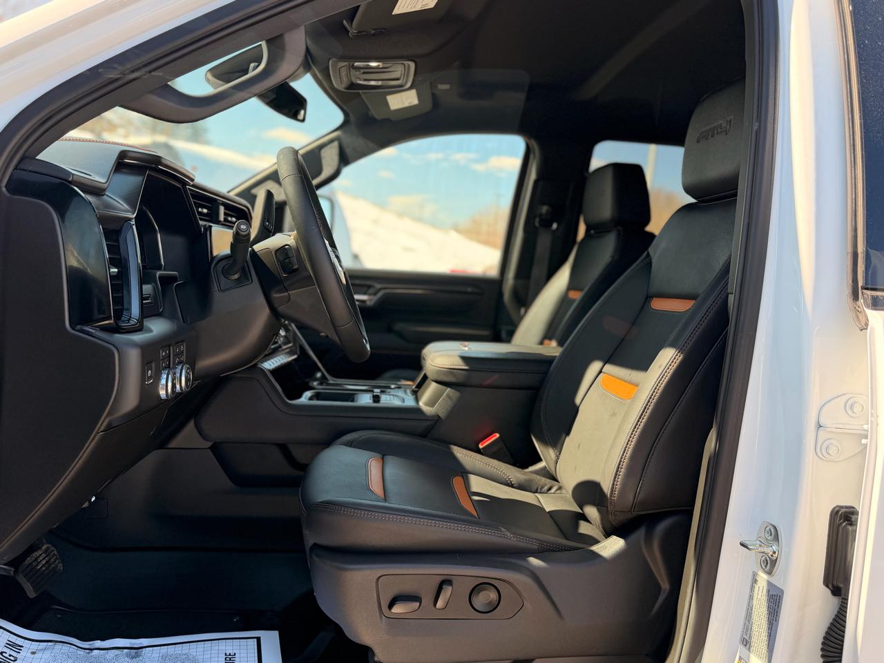 GMC Sierra 2500HD AT4 Crew Cab 4WD 2025