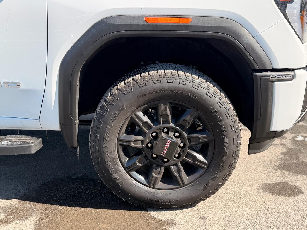 GMC Sierra 2500HD AT4 Crew Cab 4WD 2025