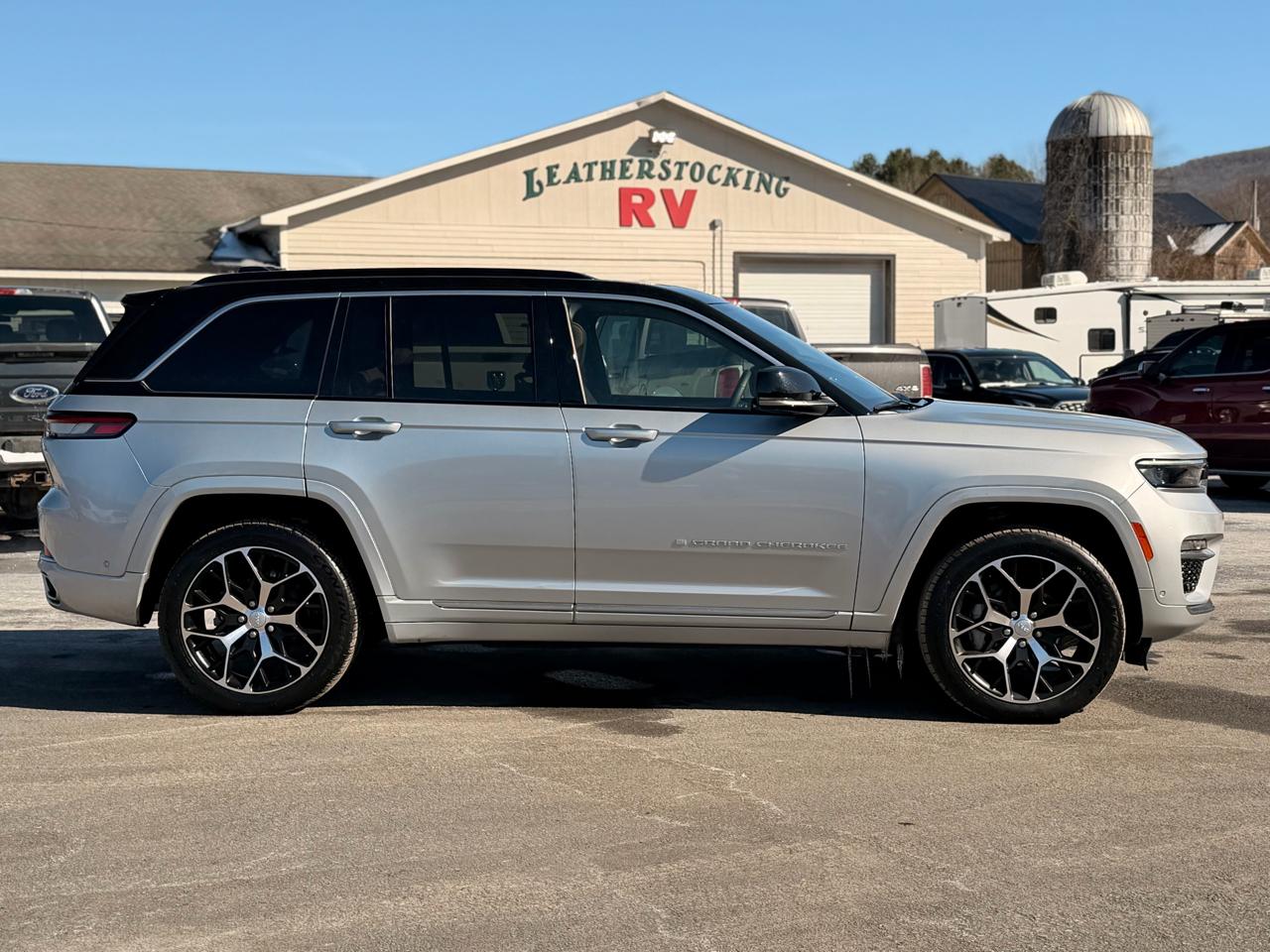 Jeep Grand Cherokee Summit 4WD 2025