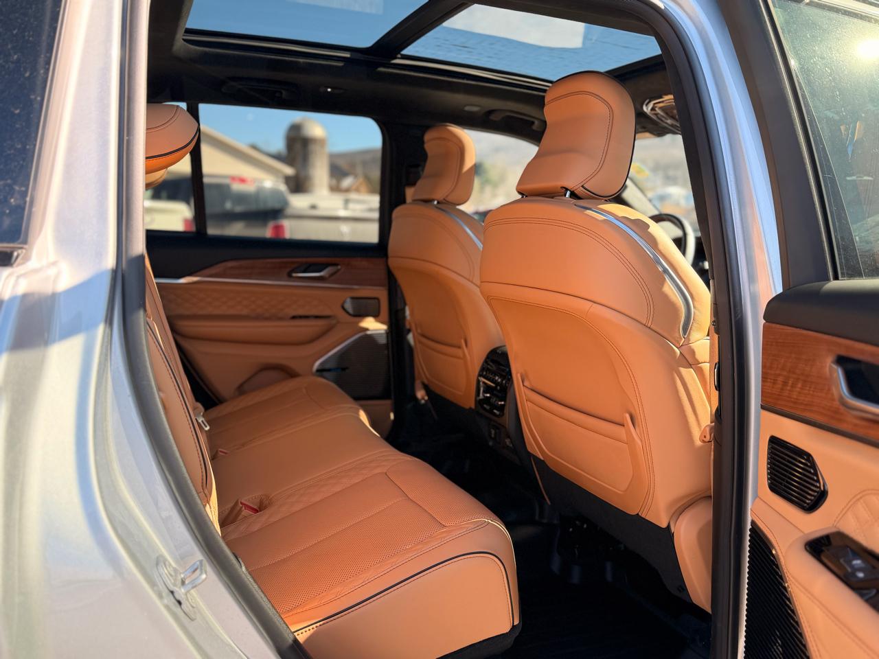 Jeep Grand Cherokee Summit 4WD 2025